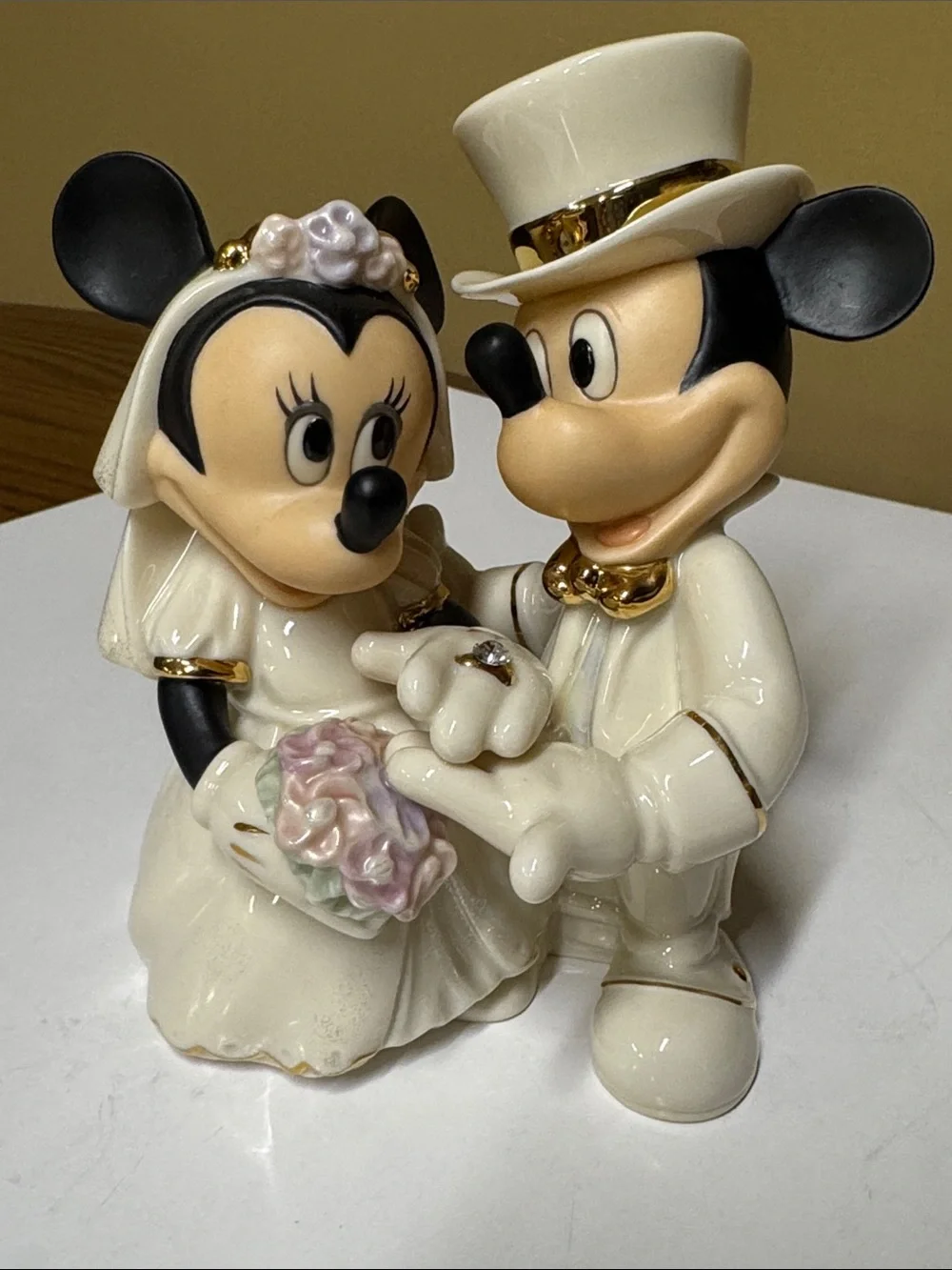 Lenox Disney Showcase Minnie's Dream Wedding figurine cake topper crystal gem